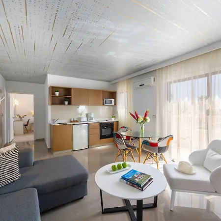 King Jason - Designed For Adults By Louis Hotel Pafos