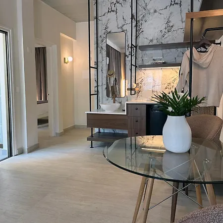 King Jason - Designed For Adults By Louis Hotel 4*