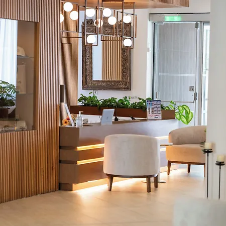 King Jason - Designed For Adults By Louis Hotel 4*