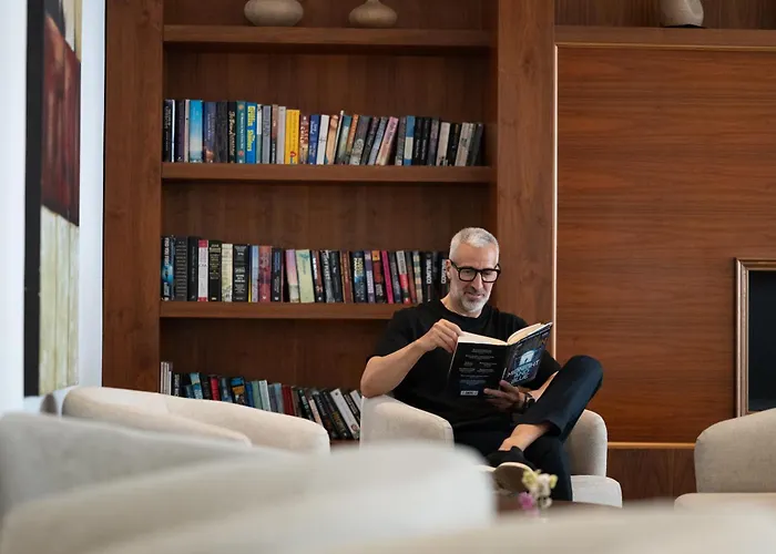 King Jason - Designed For Adults By Louis Hotel 4*