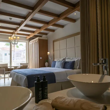 King Jason - Designed For Adults By Louis Hotel 4*