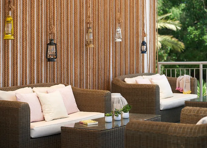 King Jason - Designed For Adults By Louis Hotel