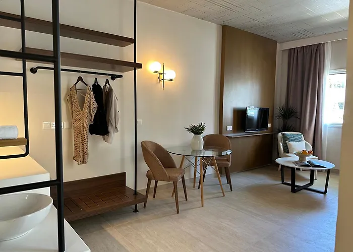 King Jason - Designed For Adults By Louis Hotel